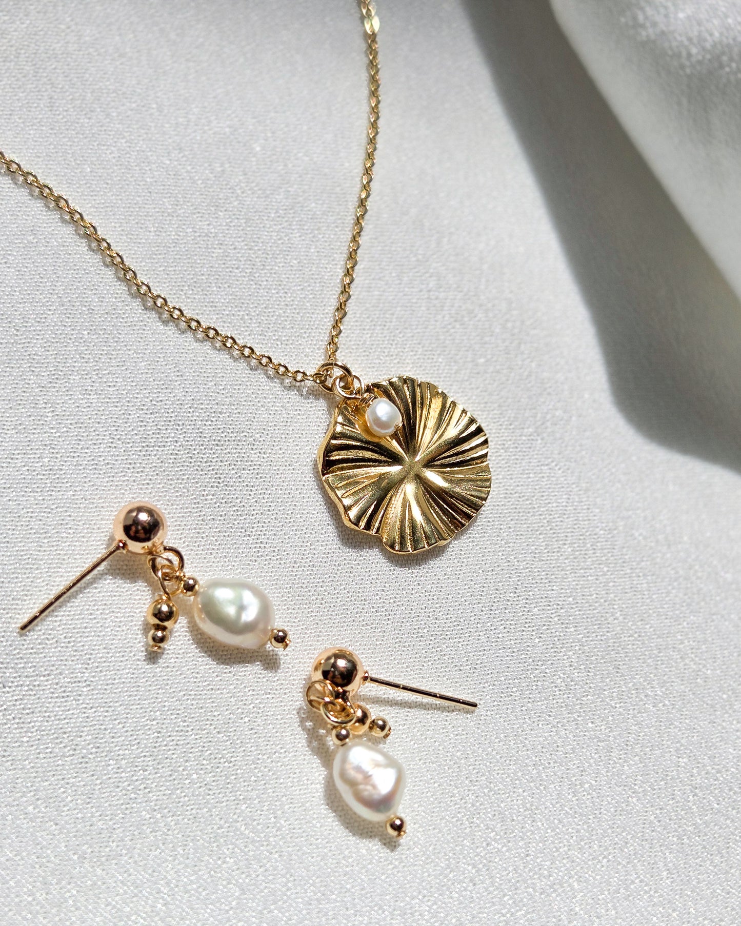 Golden Ripple Necklace